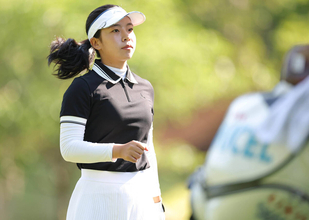 【女子ゴルフ】父は卓球界のレジェンド　中国の１６歳アマが１５位で決勝進出　親子金メダルは「夢の一つ」