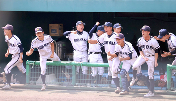【高校野球】郡山準々決勝進出　岡野雄基監督「後半になればなるほど、試合の流れはこっちに来る」両チーム２９安打の乱打戦制す…奈良大会