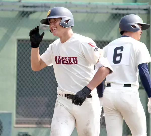 【高校野球】気温３８度！　浦和学院が５戦連続コールド快勝で４強　プロ注目・内藤蒼の豪快先制２ランを巨人スカウト称賛「強肩強打の捕手」