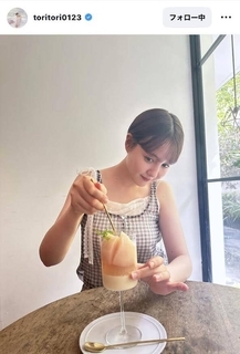 ママになった大人気モデル、ノースリーブ＆デコルテ開けで脇チラ「可愛いママ」「天使」「宇宙一」トリンドル玲奈が公開