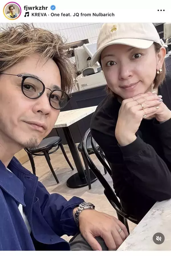 元祖イケメン芸人、美人妻と“週１モーニングカフェ”「素敵な夫婦時間」「美男美女」「顔小さい」…ライセンス藤原が公開