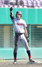 【高校野球】京都国際、０―３から１３安打７得点で逆転　５回１死一塁で藤本玄岐が右翼フェンス直撃の同点三塁打を放つ