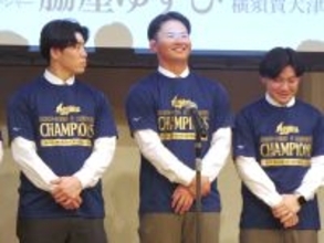 【大学野球】 青学大がリーグ戦６連覇を祝う 前人未到のＶ７へ渡部海＆鈴木泰成のドラ１候補が決意