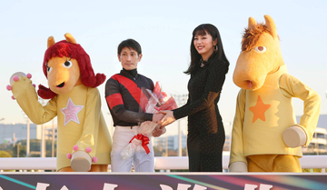 池田エライザが大井競馬場に登場　東京大賞典でナルカミに「初めて」の馬券託すも的中ならず