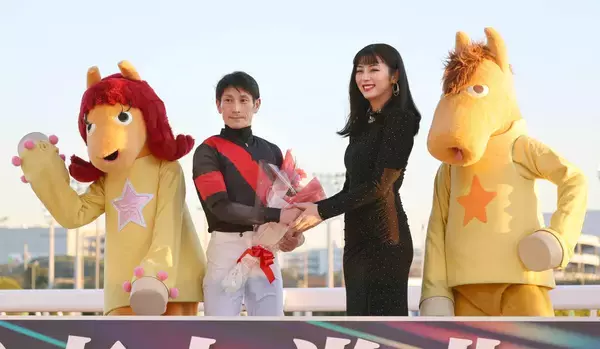 池田エライザが大井競馬場に登場　東京大賞典でナルカミに「初めて」の馬券託すも的中ならず