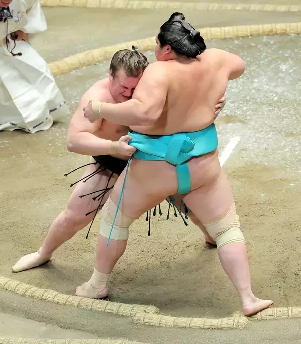 安青錦が勝ち、熱海富士との優勝決定戦へ　琴桜に勝利　２０年ぶりの新大関優勝へあと１勝