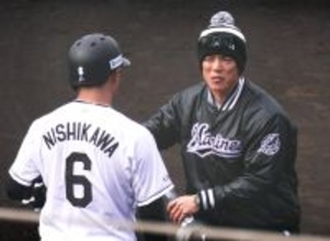 【ロッテ】松井稼頭央臨時コーチが西川史礁＆山本大斗にマンツーマン熱血指導…サブロー新監督のＰＬ学園先輩