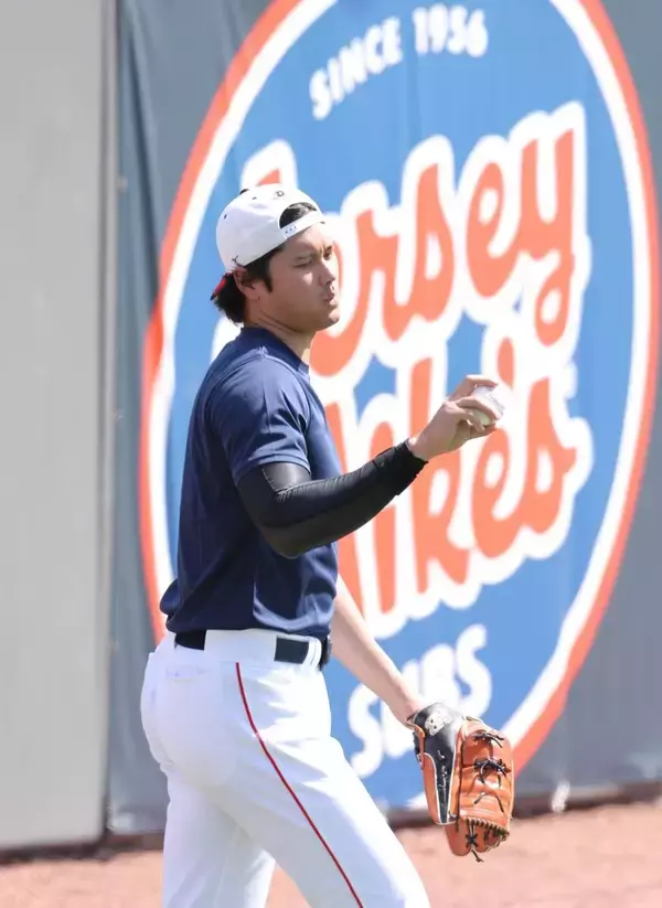 大谷翔平が練習参加でキャッチボール　投手陣は不参加、参加者は１０人だけ　マイアミ到着→当日グラウンドへ