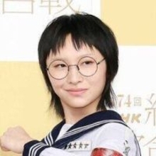 制服脱いだら「誰か分からん」「全く別人」新しい学校のリーダーズＳＵＺＵＫＡ、メガネなし「素な感じ」が絶賛