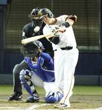 「【巨人】ダルベックが場外弾　前橋の夜空に消える特大の一発でファン沸かせる」の画像1