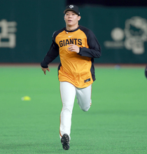 【巨人】佐々木俊輔が全体練習復帰　「右肋骨の骨挫傷」も登録抹消せず　ライトの守備につくなど調整