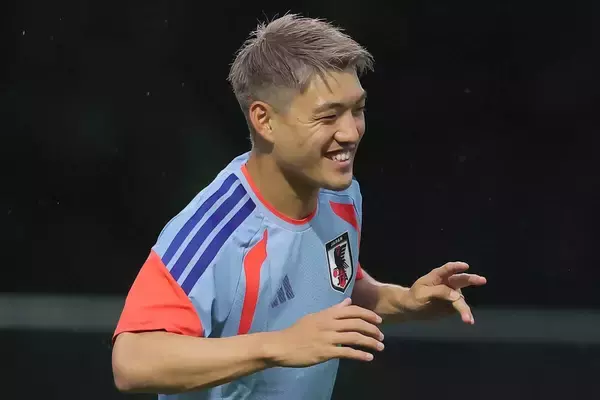 【Ｗ杯】堂安律、チュニジア戦前にトレードマークの金髪を激変！「素敵なカラーやん」「りっちゃんカッケー」