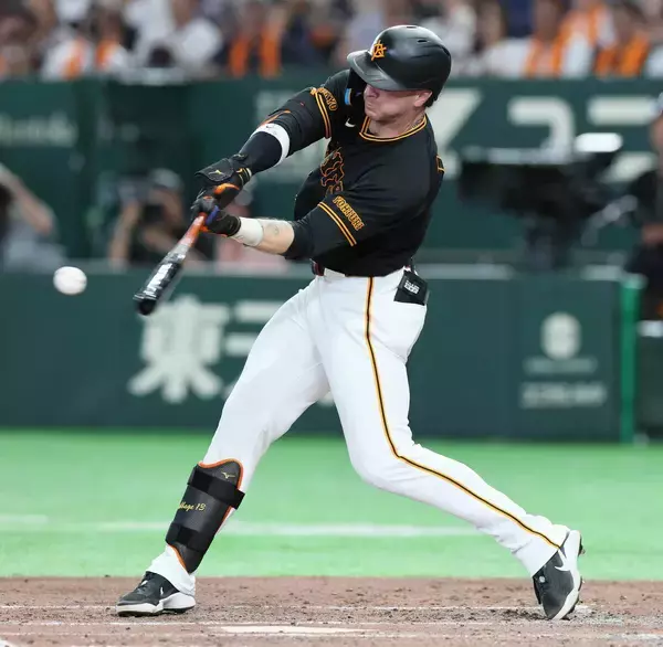 【巨人】待ちに待った先制点！吉川尚輝が安打＆二盗→キャベッジがタイムリー「小笠原がいい投球をしていたので…」好投の小笠原慎之介に待望の援護で大歓声