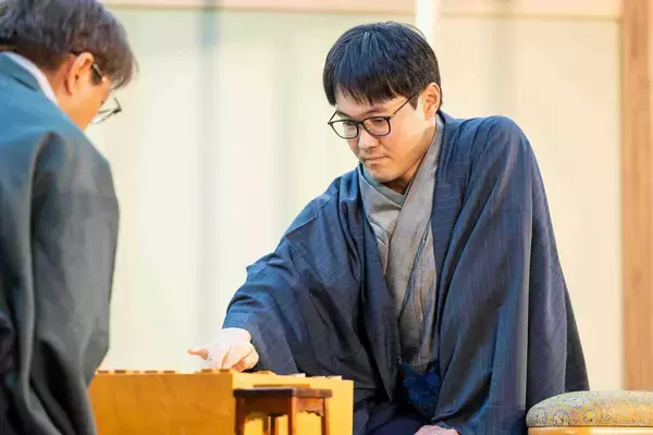 第４７回将棋日本シリーズＪＴプロ公式戦・１回戦第３局　初出場の石田直裕六段が羽生善治九段に勝利