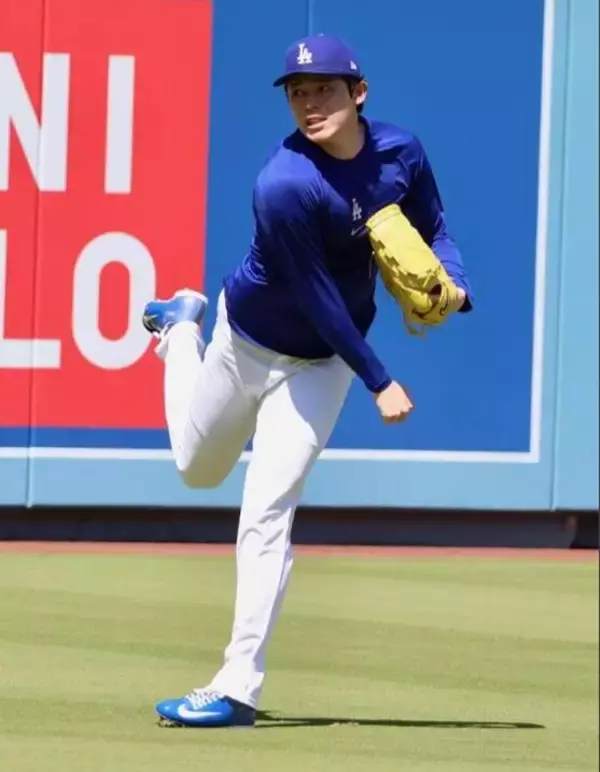 右手中指のマメでＩＬ入りの佐々木朗希がキャッチボール　試合開始の５時間以上前…影響感じさせない力強い投球