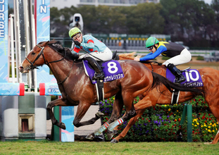 【朝日杯ＦＳ・レースメモ】カヴァレリッツォのCデムーロ騎手は初勝利　Ｇ１は２４年のエリザベス女王杯（スタニングローズ）以来、通算６勝目