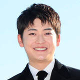 「【紅白】高橋文哉、ディレクターに扮した姿で登場　「あんぱん」劇中でＮＨＫに就職」の画像1