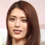 「井手上漠、ミニスカ×ロングブーツで抜群のスタイル披露！「そんな技ももってんの」「魅力しかない」」の画像1