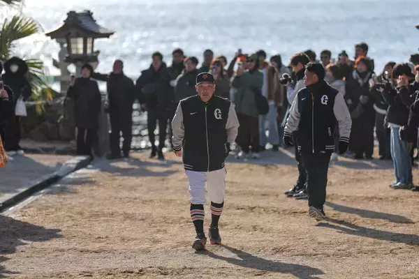 【巨人】阿部監督、岸田新主将、吉川新選手会長ら代表６人が青島神社参拝…宮崎キャンプ初日