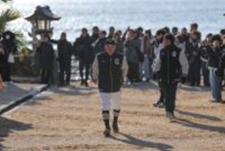 【巨人】阿部監督、岸田新主将、吉川新選手会長ら代表６人が青島神社参拝…宮崎キャンプ初日