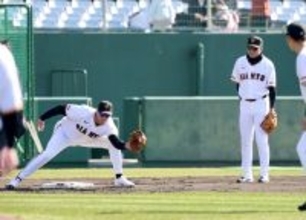 【巨人】新外国人のダルベックは攻守に軽快！　ドラ１竹丸和幸も堂々ブルペン【キャンプ報知】