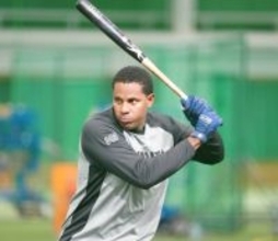 【巨人】身長２００センチの育成外国人・フェリスが逆方向への一発　自慢のパワーでアピール…２軍練習試合