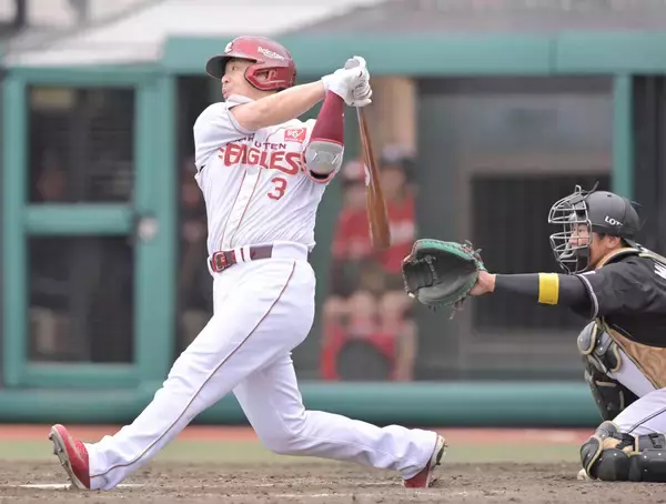 【楽天】浅村栄斗が３回に２点打で追加点　前日１７日は３安打と上り調子