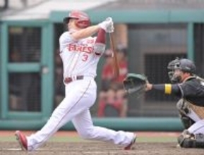 【楽天】浅村栄斗が３回に２点打で追加点　前日１７日は３安打と上り調子