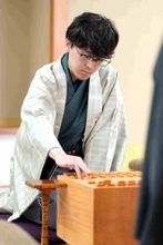 伊藤匠叡王、２連勝で３連覇に王手…叡王戦第２局