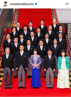 小野田紀美大臣　まさかの衣装で現る！ネット騒然「分からなかった」「いやあ、驚き」「宝塚？」身長１７０センチ