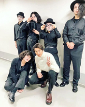 山田裕貴、音楽劇「海王星」バンドメンバーらとの集合ショットに「か、か、かっこよすぎるぅ」とファン歓喜