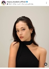 活動再開から２年「美しい」「金八先生の頃から大好き」そっくりな美ぼう…父の事務所に移籍した草刈麻有