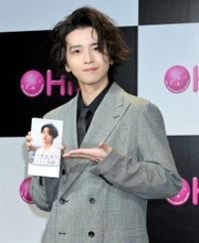 飯島寛騎「デスクに置いても雰囲気を邪魔しないよう小さく」２０代ラスト写真集のこだわりはサイズ感