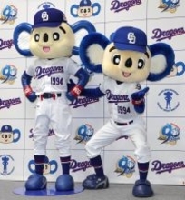 【中日】ドアラの等身大モニュメントが完成！　バンテリンドームに常設　選手が着用するユニホームに「着せ替えドアラ」