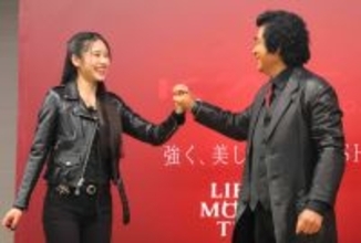 天翔天音　撮影で本気で壁を殴り手から出血　父・藤岡弘、からは「良かったじゃないか」と褒められる