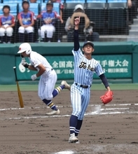 【甲子園】東海大甲府は健大高崎に敗れ２回戦で涙　３投手粘投も遠かった１点…節目の甲子園３０勝はお預け　巨人ＯＢ仲沢監督「選手には感謝しかない」