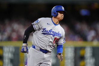 大谷翔平の左膝は「問題なく見えた」　ロバーツ監督も安心　７回の全力疾走でヒヤリも…９回に激走三塁打　２７日か２８日にブルペン入りで投手復帰“最終テスト”へ