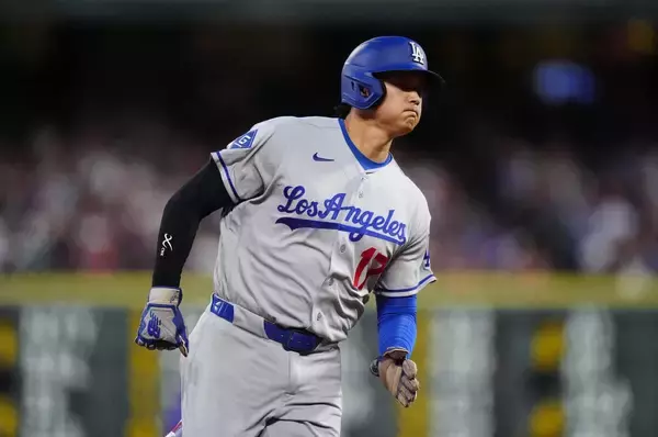 大谷翔平の左膝は「問題なく見えた」　ロバーツ監督も安心　７回の全力疾走でヒヤリも…９回に激走三塁打　２７日か２８日にブルペン入りで投手復帰“最終テスト”へ