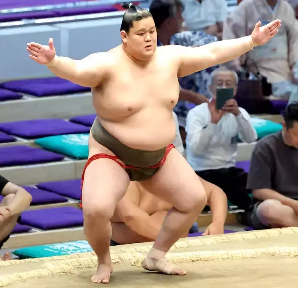 初場所で幕下Ｖの延原が初勝利「全部勝つつもりで前に出る」