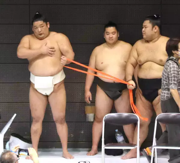 尊富士のあふれる巨人愛…激白１０分、トレーニングチューブもオレンジ色「やはり選んでしまいますね」