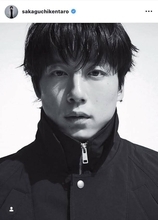 「なんてこった」坂口健太郎のモデル姿にファンはメロメロ「かおがよすぎるよー！」「かっこいいがあふれてますよ」