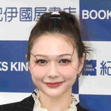 「村重杏奈、セットアップのへそ出しコーデ姿が「びっくり」「ラブラブやな」おもしろエピソードも披露」の画像1