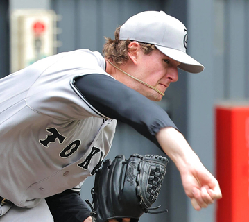 【巨人】新助っ人右腕ウィットリーが初ブルペンで３６球　２０１センチの長身から剛球を披露