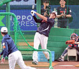 「侍ジャパン・大谷翔平、衝撃フリー打撃１１発！驚異の４階席弾も　激レア機会に超満員ファンがクギ付け」の画像1