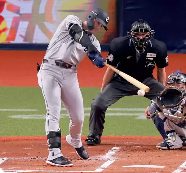 【巨人】打球速すぎ　驚異の１８０キロ弾丸ライナー　キャベッジが超高速安打
