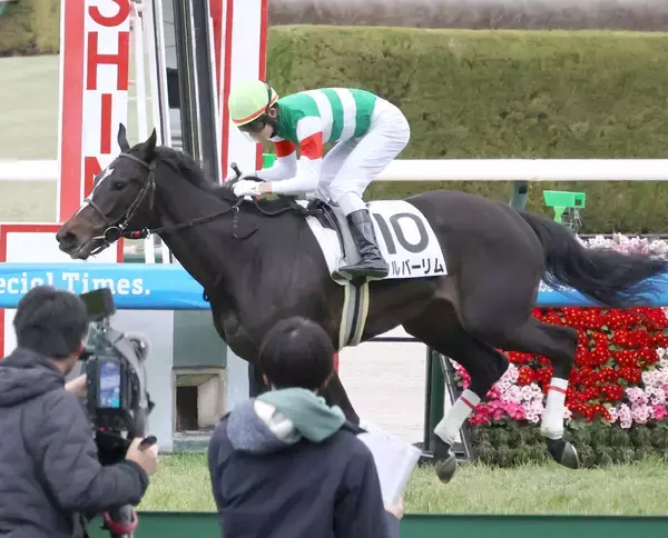 【阪神５Ｒ・３歳未勝利】シルバーリムが直線で抜け出しＶ　国分優作騎手「毎日ケアしているというのがすごく伝わってきた」