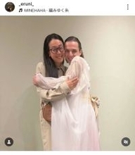 ３５歳になった浅田真央さん　イケメンとハグ！頬ぴったり「ただ純粋な愛」２ショット…引退から９年