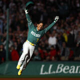 「吉田正尚が延長１０回に代打で劇的サヨナラ打！　内野５人シフトもお構いなし、０―０の接戦に終止符…打率は・３１０に」の画像1