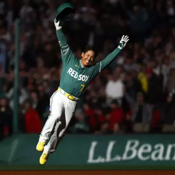 吉田正尚が延長１０回に代打で劇的サヨナラ打！　内野５人シフトもお構いなし、０―０の接戦に終止符…打率は・３１０に