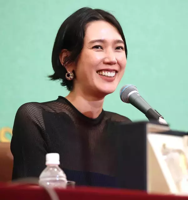 カンヌ映画祭女優賞の岡本多緒が凱旋会見　日本人初の快挙も「初ということは知らなかった」　受賞から２日も「現実味はない」
